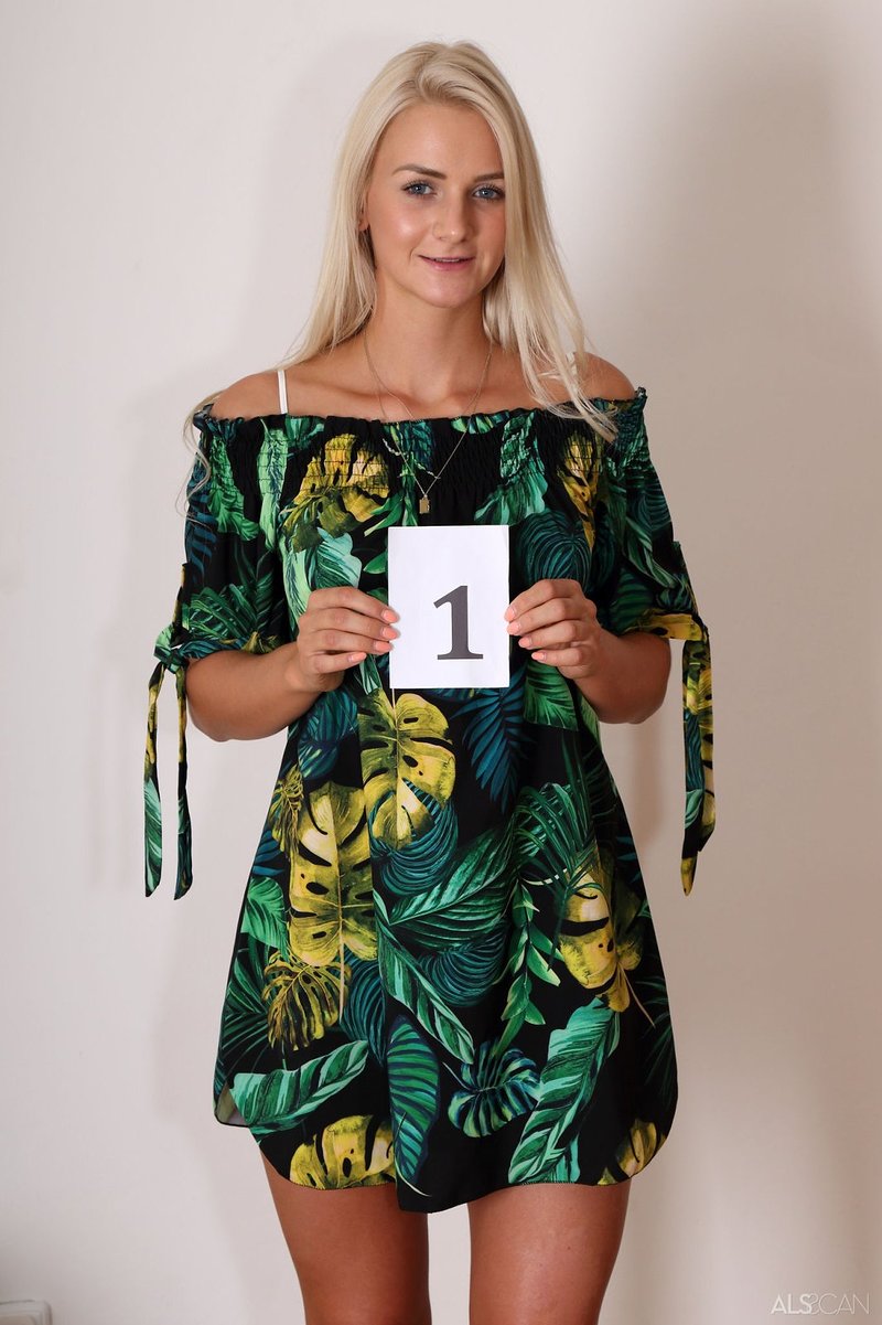 Таня, 24 года, 2 размер груди